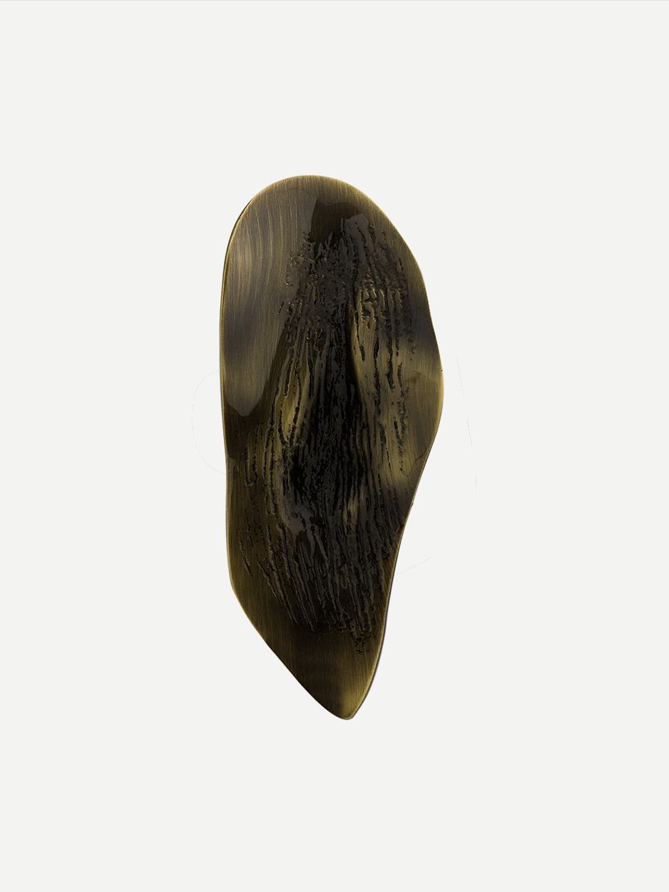 Durable brass pull handle for drawers and wardrobes in bronze